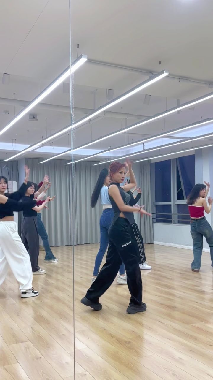 吻妹新舞学到了 青岛女团韩舞midastouch 帝一舞蹈室