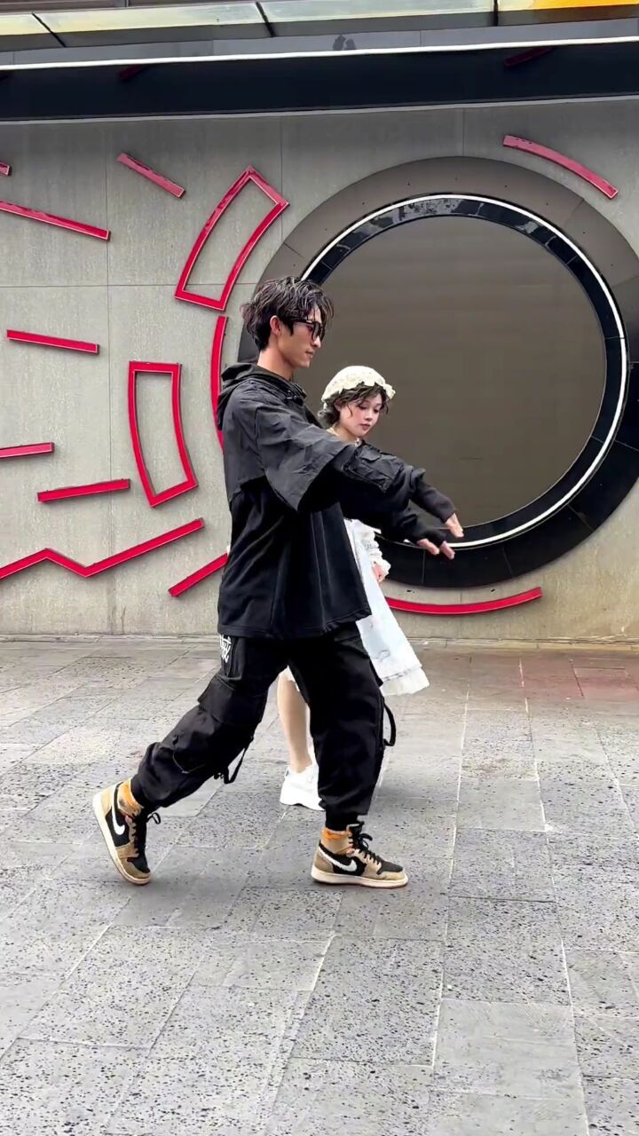 大家学会了吗?#滑脚怪 #滑步教程 #机械舞