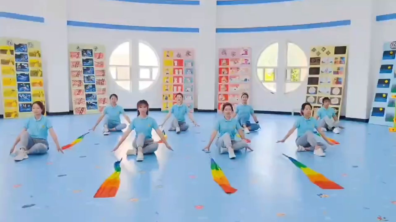 幼儿园彩带舞
