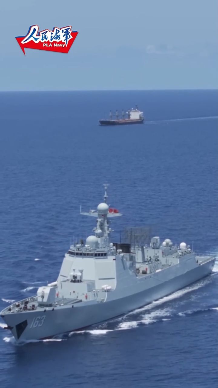 海军焦作舰完成两批外籍船舶护航任务