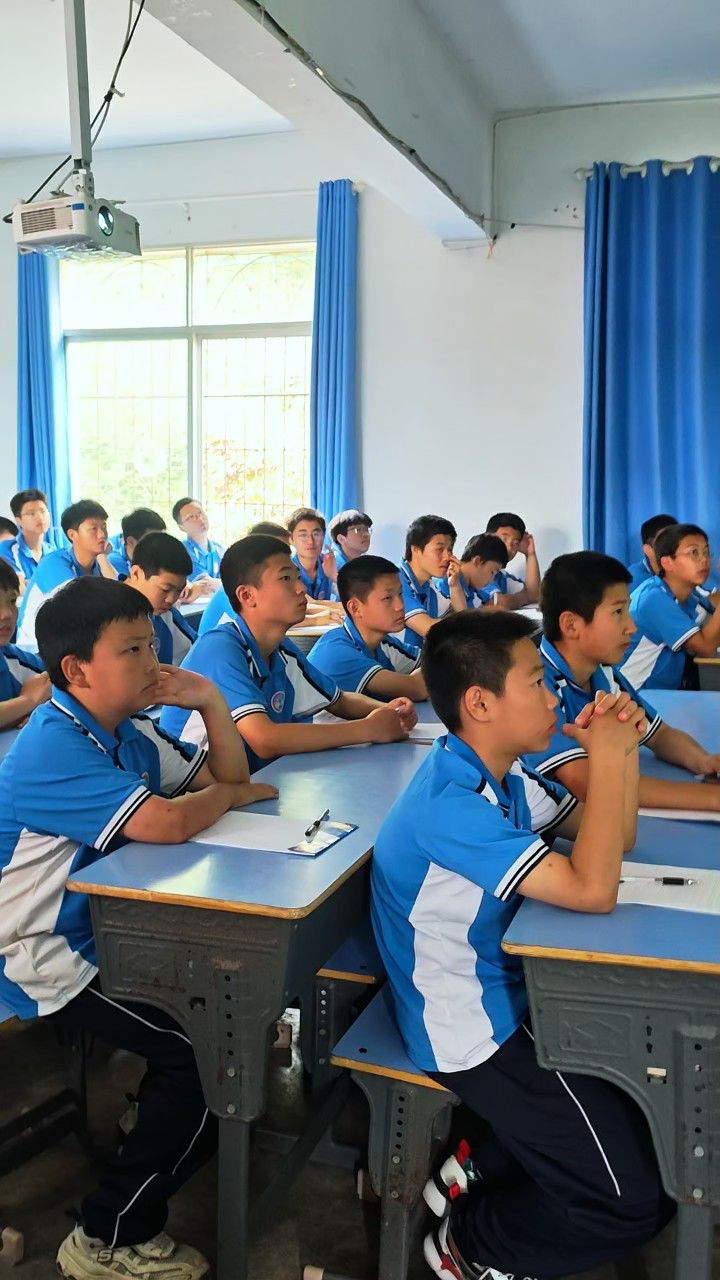长沙湘越中学:聆听与回应:课堂上的亲子沟通必修课!