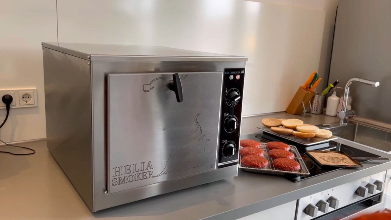 德国helia 24# 烟熏炉低温烤箱02该烟熏炉可以用于烟熏各种肉类