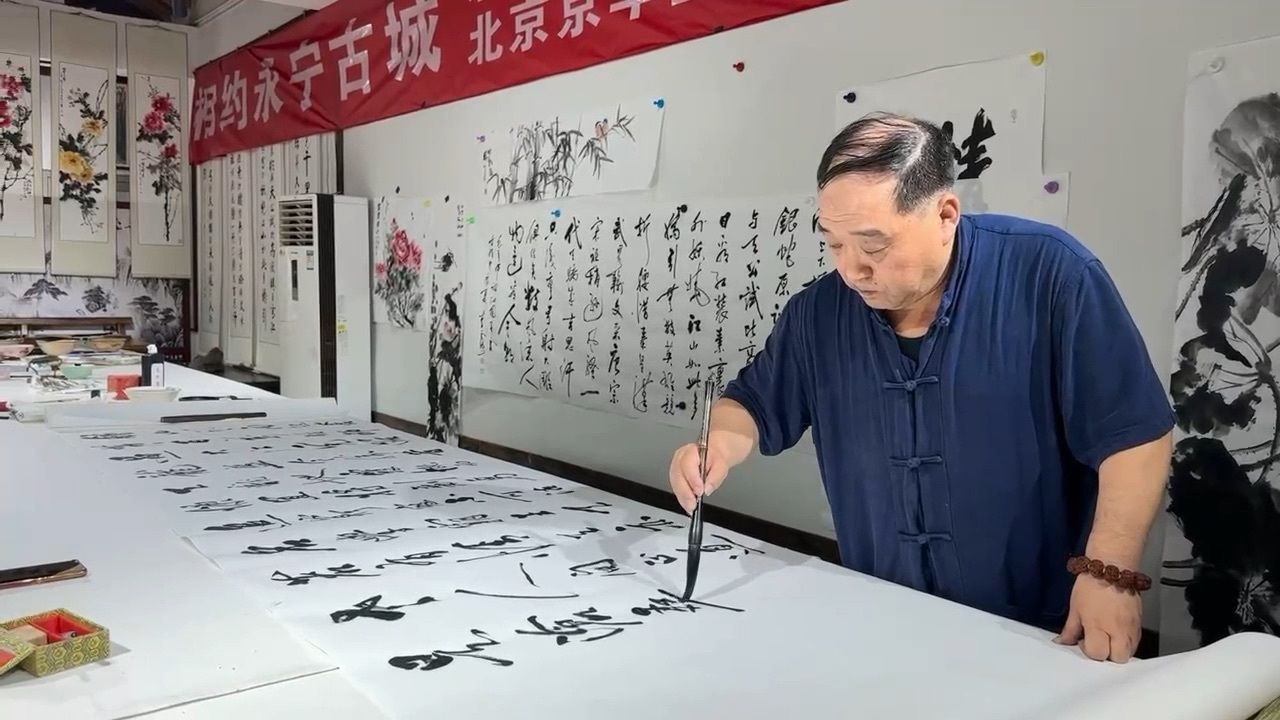 书法家李雪鸿应邀北京春平书画院写意现场