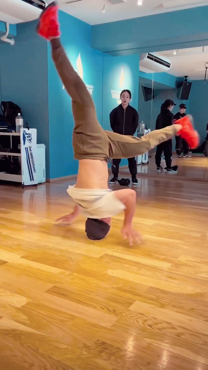 街舞大神!头转大师太厉害了