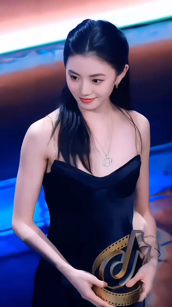 刘浩存,2000年5月20日 出生于吉林省通化市辉南县,中国内地女演员