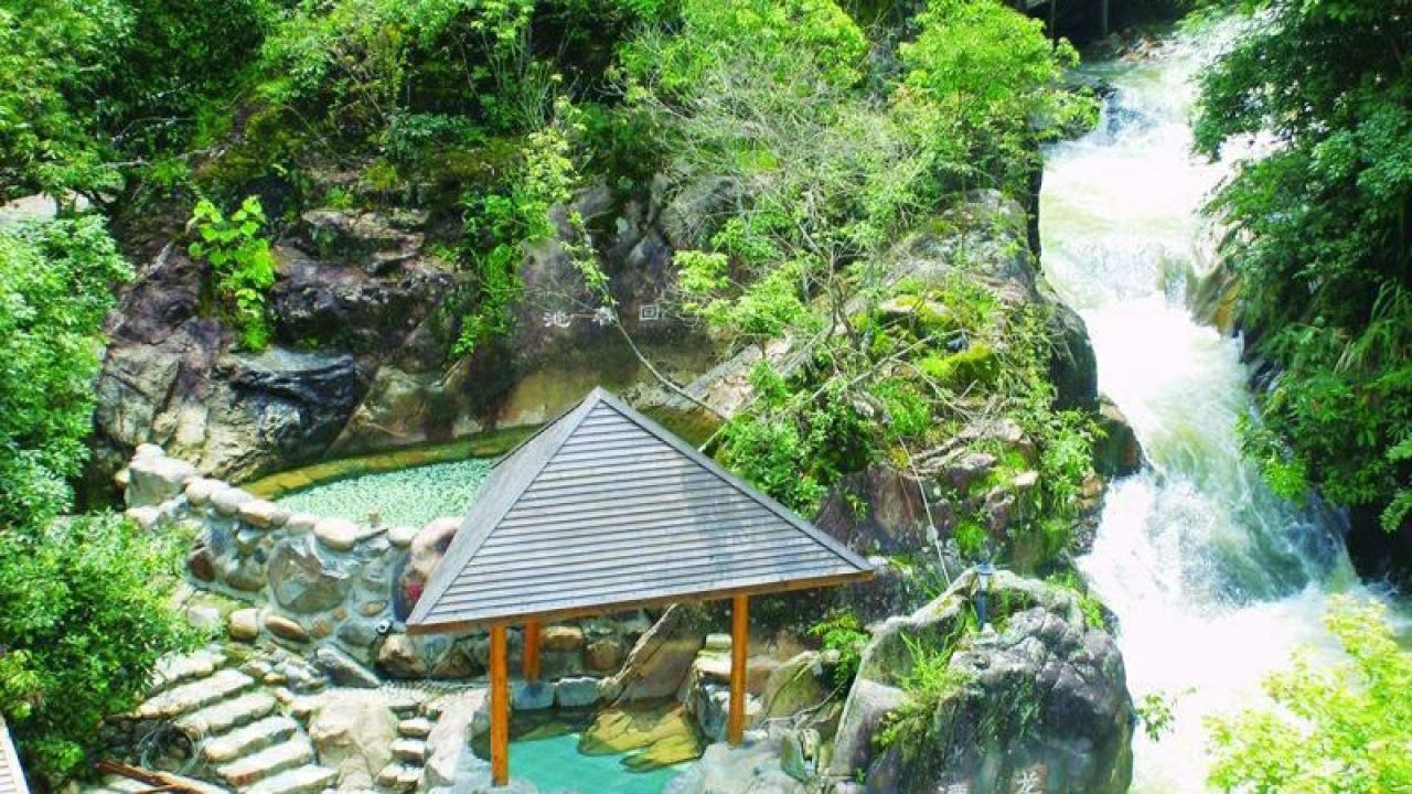 黄楮林温泉,融合自然美景与多功能休闲设施,是完美的避暑,养生与探险