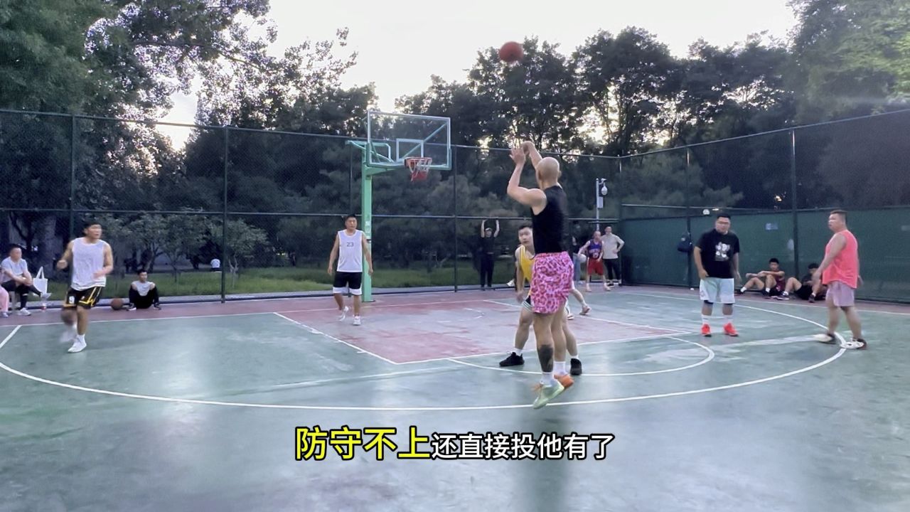 想要人前显贵,你必定得人后受罪,没事多练练投篮吧#野球场 #篮球日记