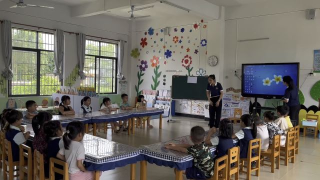 临高县马袅中心幼儿园 柯春意大班数学活动《剥花生》