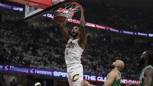 《TOP时刻》【原声】12日NBA五佳球 米切尔晃倒豪瑟自信三分 莱夫利空接暴扣肆虐篮筐