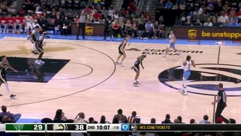 《NBA全场集锦》过了半场即进入射程 特雷杨超远三分极限发炮精准打击