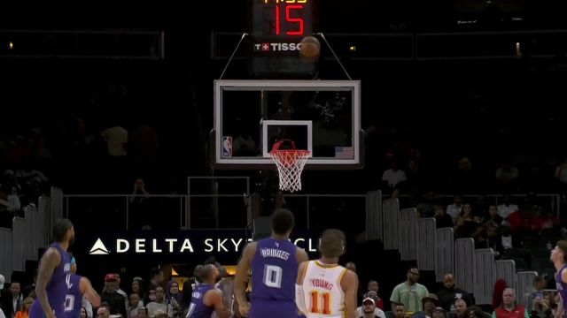 展示领袖能力！特雷-杨里突外投连拿5分展示个人能力