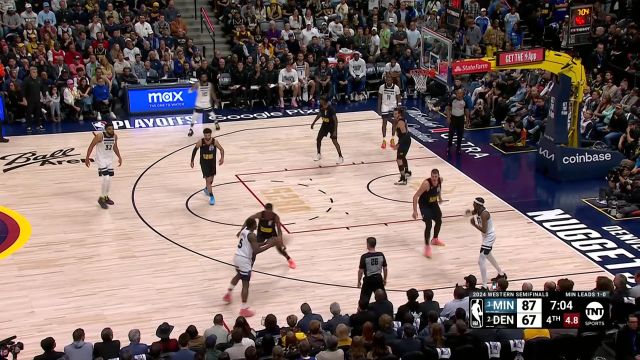 这一刻仿佛乔丹附体！爱德华兹极限后仰强投三分拆解炸弹