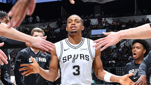 约翰逊vs广州龙狮集锦 全场8投6中砍16+2效率颇高