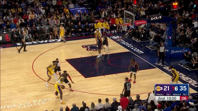 彰显传球功底 老詹与伍德掩护内切轻松打穿防守