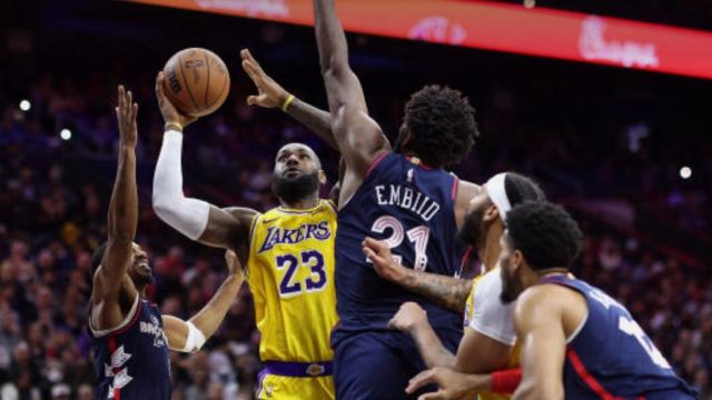 湖人vs76人精华回放 恩比德马克西携手三节打懵对手