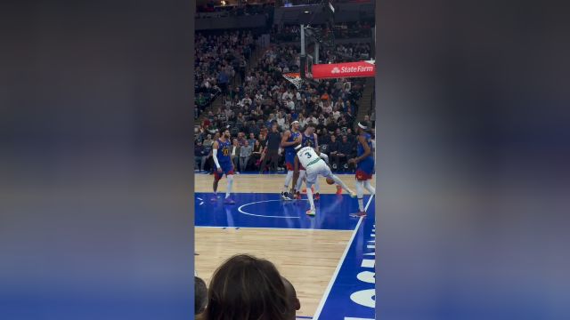 近距离看麦克丹尼尔斯单臂扣篮 动作丝滑流畅轻松无比