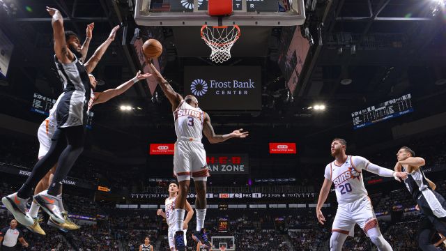 比尔vs马刺集锦 拿下13+12串联球队频送妙传