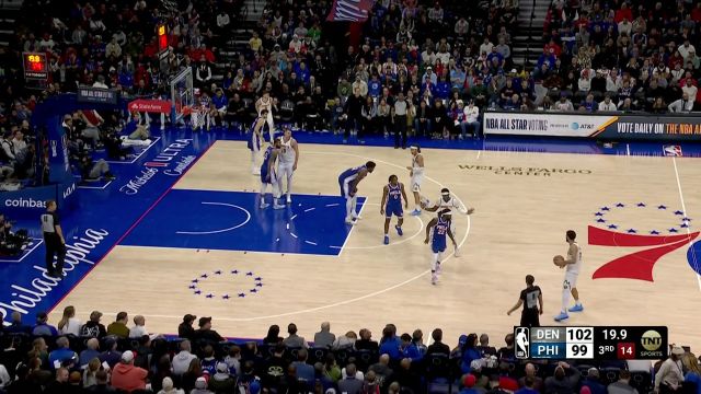 人肉陀螺上线！约基奇连续转身绕晕防守 轻松中投出手稳稳取分