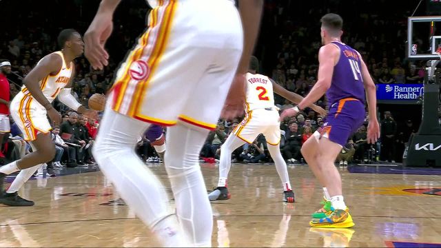 不但跳得高而且飞得远！比尔滑翔重扣技惊四座