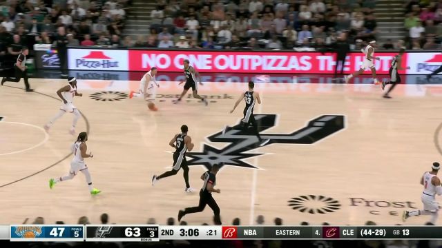 团队默契尽显！布伦森眼观六路击地妙传助攻阿丘瓦暴扣炸筐