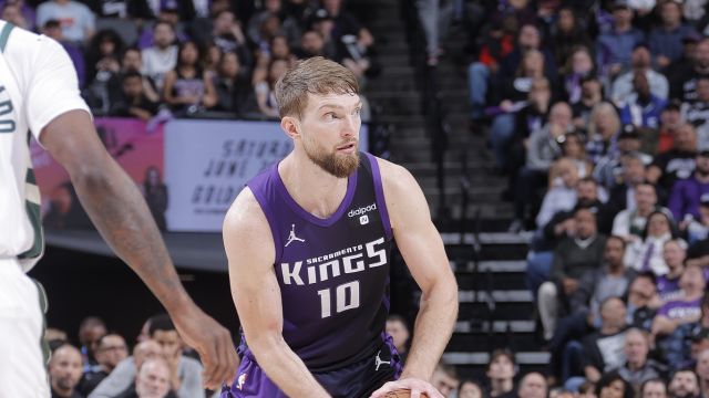 萨博尼斯vs雄鹿集锦 全场拿下22+11+8准三双数据展现球星本色