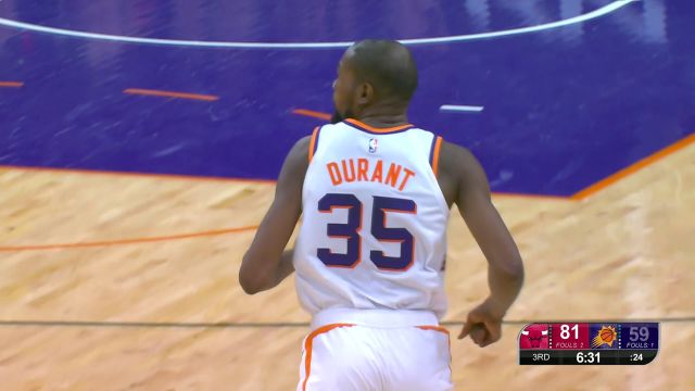 凭一己之力轰炸防线 杜兰特关键时刻连续命中三记三分