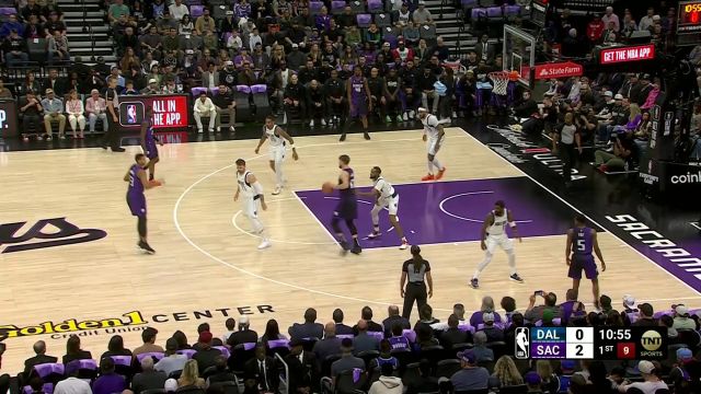 今天状态相当不错！ 埃利斯开局投篮手感爆发连得五分