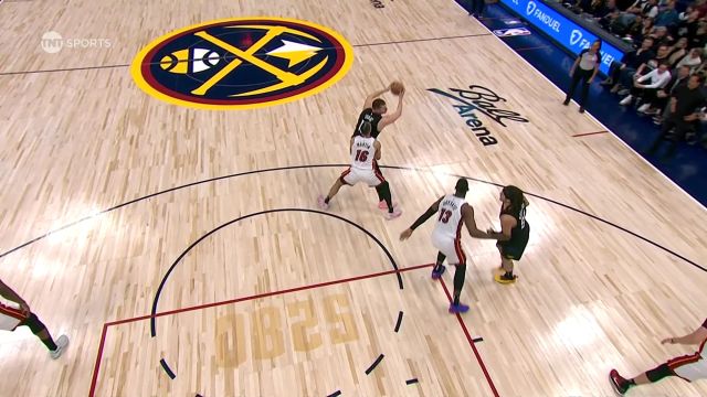 扛起球队进攻重任！约基奇无视两人包夹强硬抛投打进2分