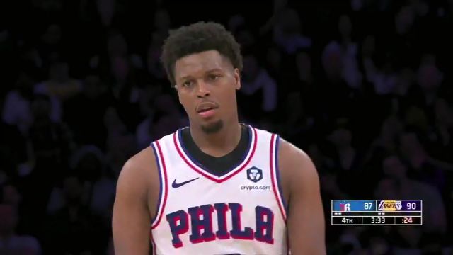 76人忙中出错送机会 詹姆斯击地助攻浓眉拿下2+1