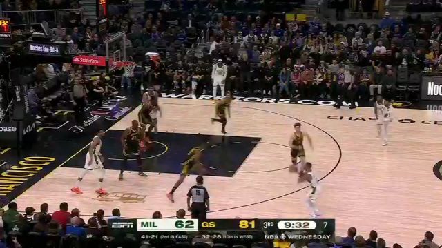 老朋友对飚起来 库里先中一记利指导手起刀落完成回应