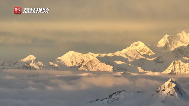 分享好运!被库拉岗日峰日照金山震撼到了