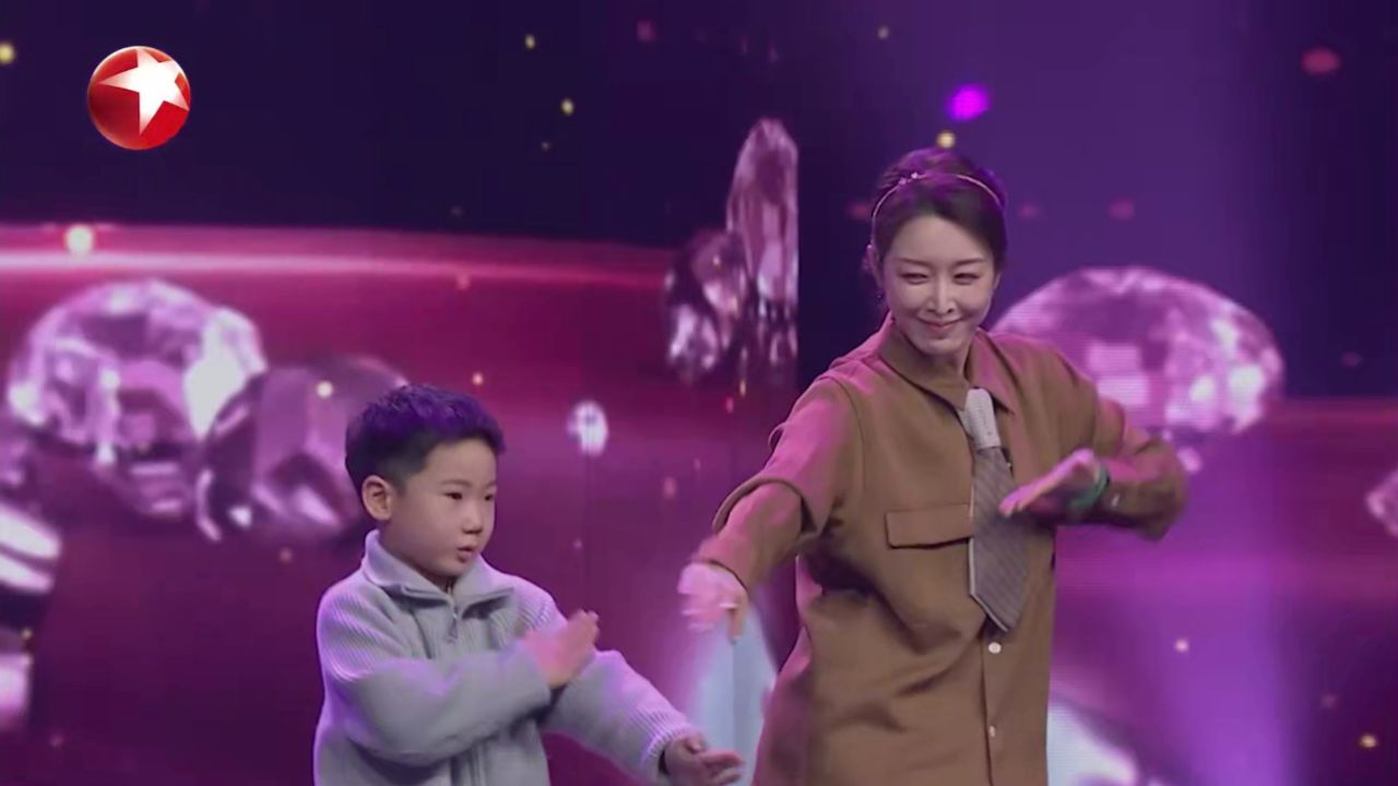 妈妈咪呀:孙悦跳科目三主打一个手忙脚乱