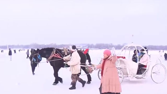 黑龙江哈尔滨:新年“热”消费,40多种江面娱乐项目齐上阵