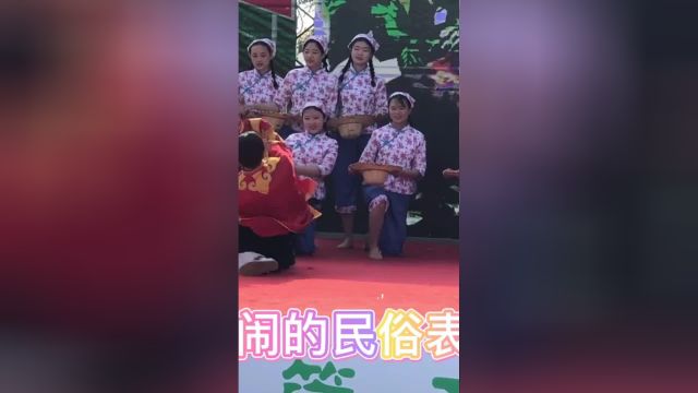 农服组织走上舞台发表托管倡导词,为农户放心托管保驾护航!