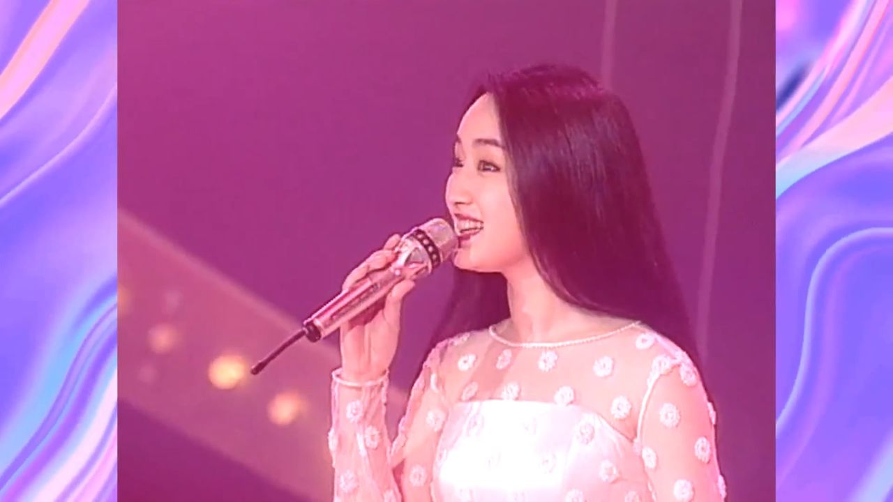 54岁杨钰莹甜美似少女!竟再次与毛宁合唱,曲终深情相拥感动全场