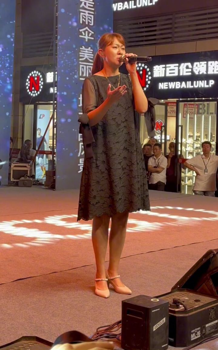 回忆卓依婷的《童年》《潮湿的心》吹着《东南西北风》#卓依婷 #音乐