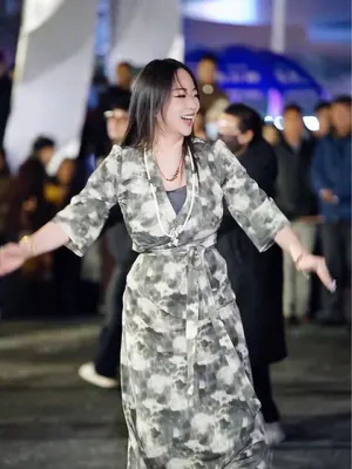 藏族姑娘央金#摄影师云峰 #极品身材