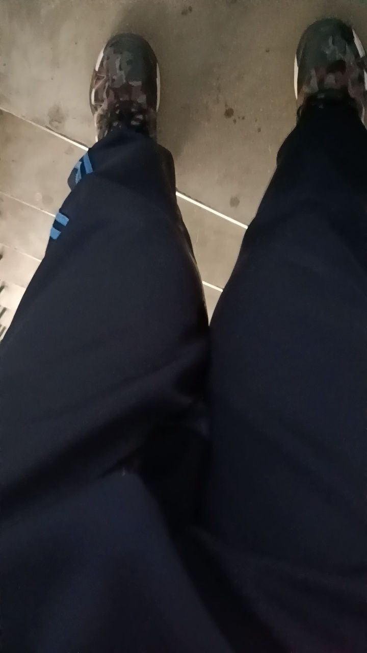 尿裤子放学路上_高清