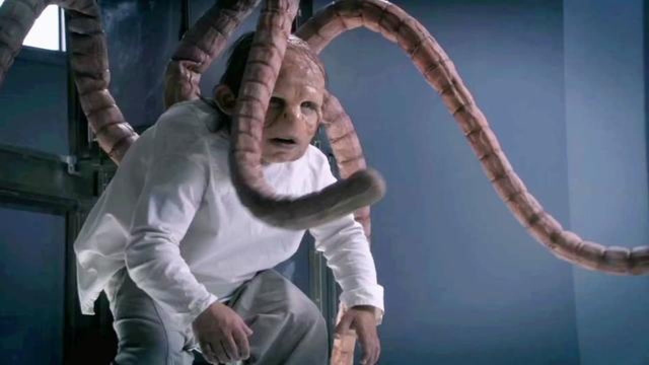 男人产子生下怪物,孩子直接被带走关进了实验室.#科幻