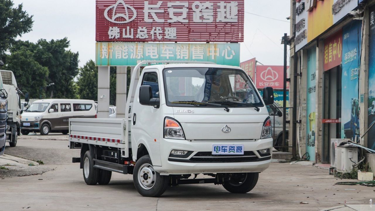 高承载新能源小轻卡——长安跨越者d5ev