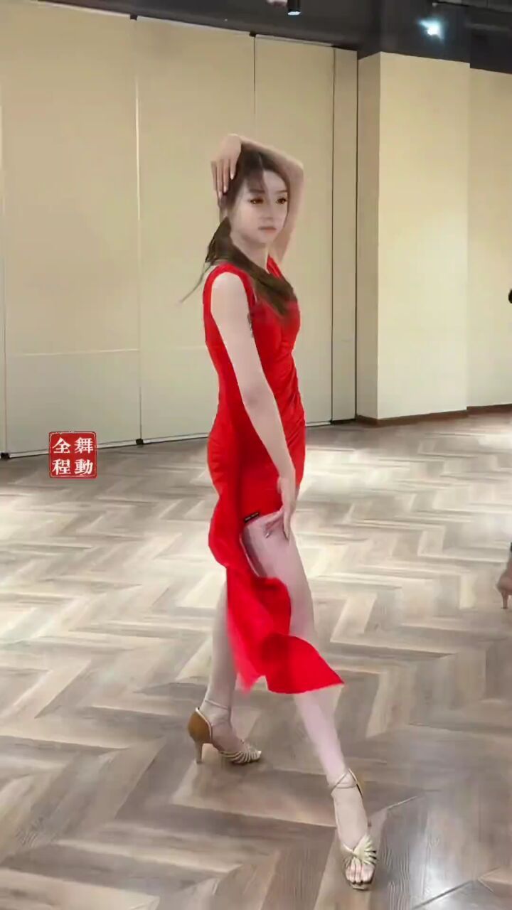 颜老师#又美又飒 #优雅知性 #遇见懂你的东方美 #感受舞台魅力