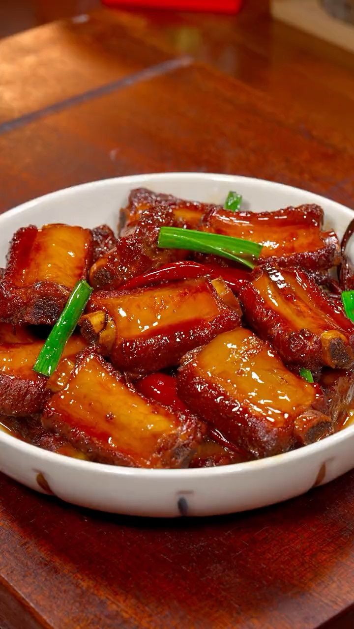 我告诉你,排骨怎么做才好吃呢?今天分享一道经典的红烧排骨做法