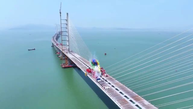 重大突破!黄茅海跨海通道项目高栏港大桥合龙