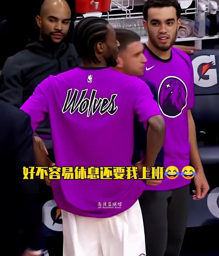 嘴哥打比赛连球衣都不穿…还好嘴哥不出汗～#维金斯 #搞笑