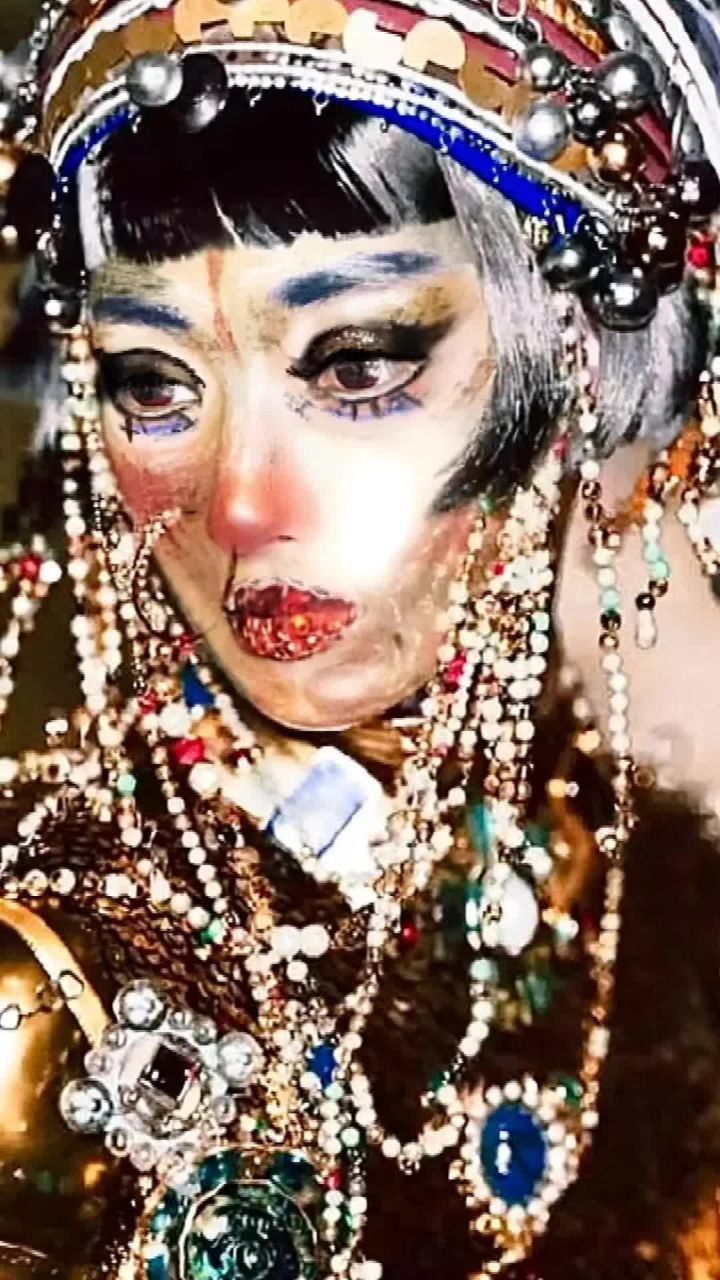 跟士兵一起沉入水底的 还有无数被扒光鳞片的海妖