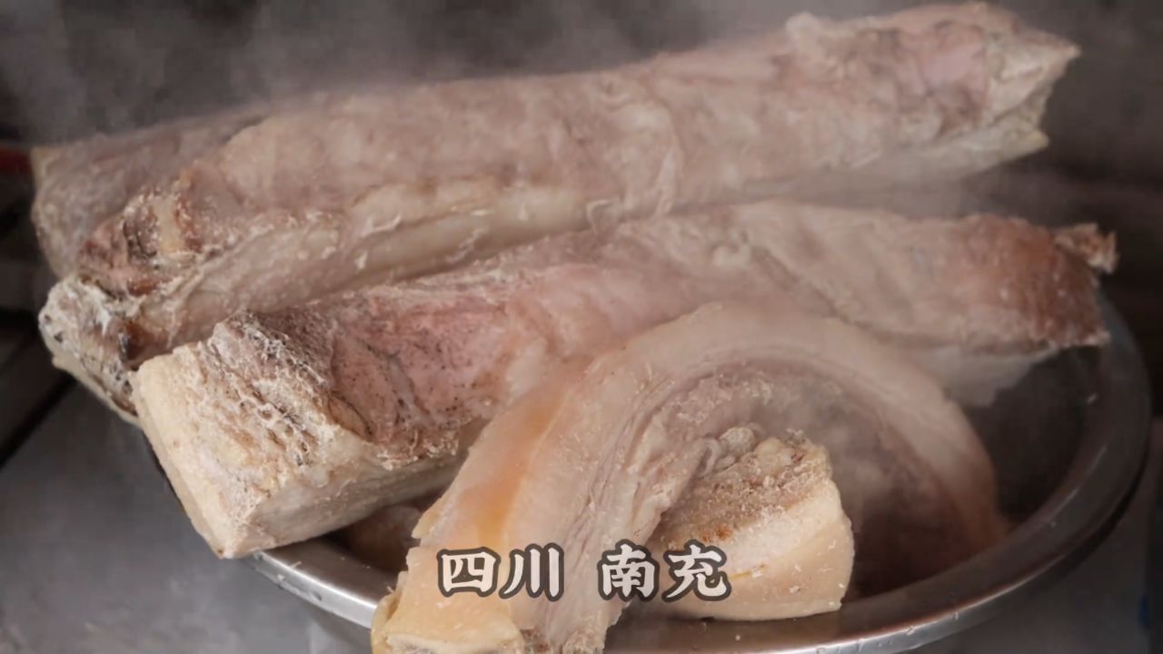 四川西充县吃坨子肉,拳头大小,肥而不腻,6元一坨你能吃几坨?