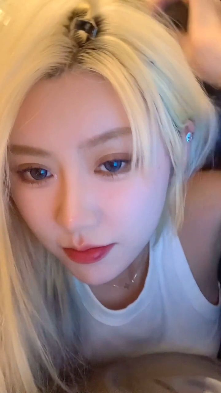 我有名字的 不叫蓝头发呢女的!