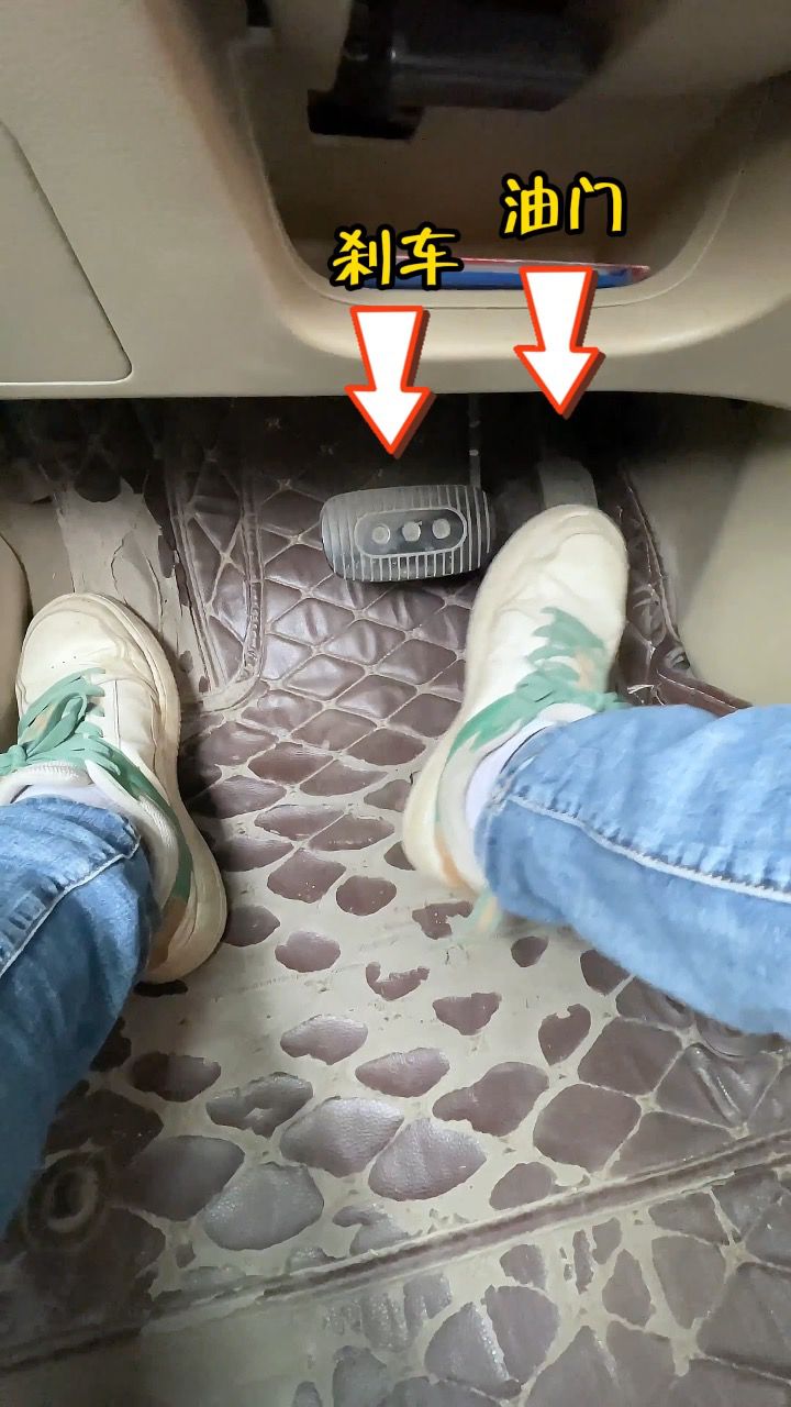如果你这样踩刹车和油门,那你只能中午开车. #汽车知识 #驾驶技巧