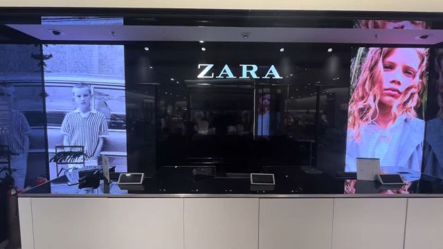 ZARA回应撤出中国传闻 近日,ZARA多城大面积闭店的消息在网上流传, 对于“ZARA将要逐步撤出中国市场”的传闻, ZARA客服回应:网传撤出中国为...