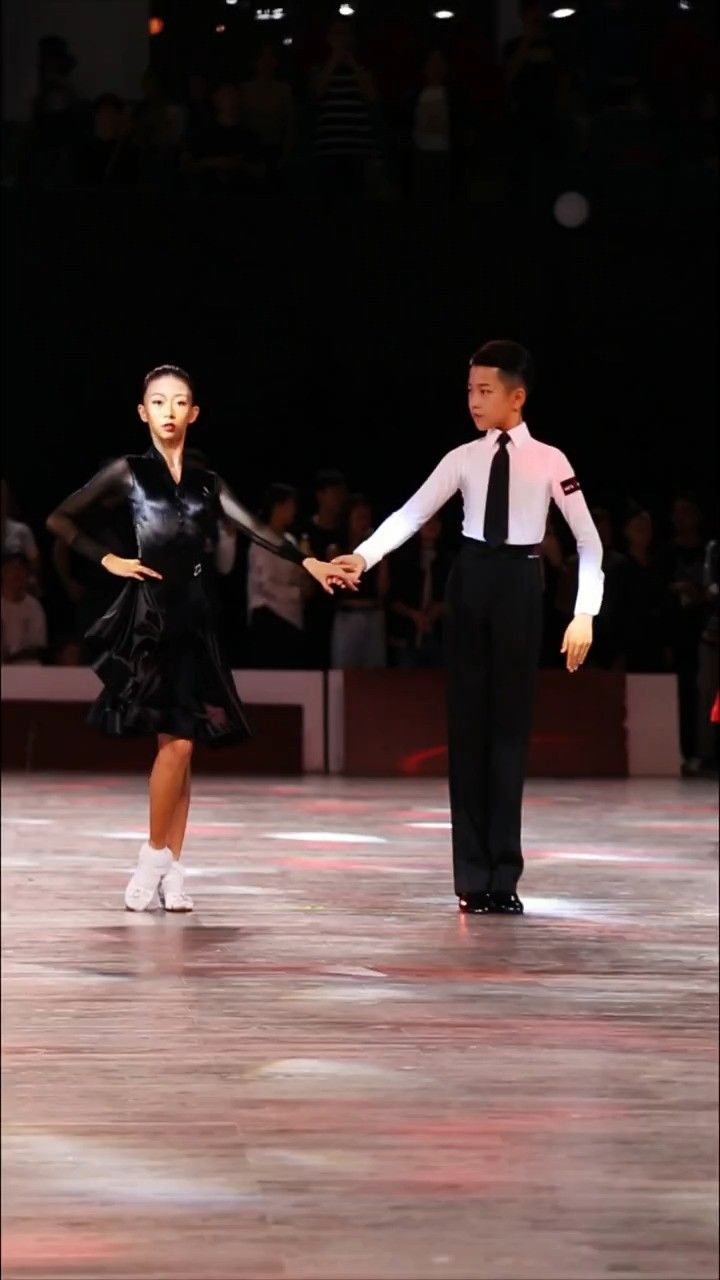 墨茉组合,真是一道移动的风景线 #王崇墨李茉晗